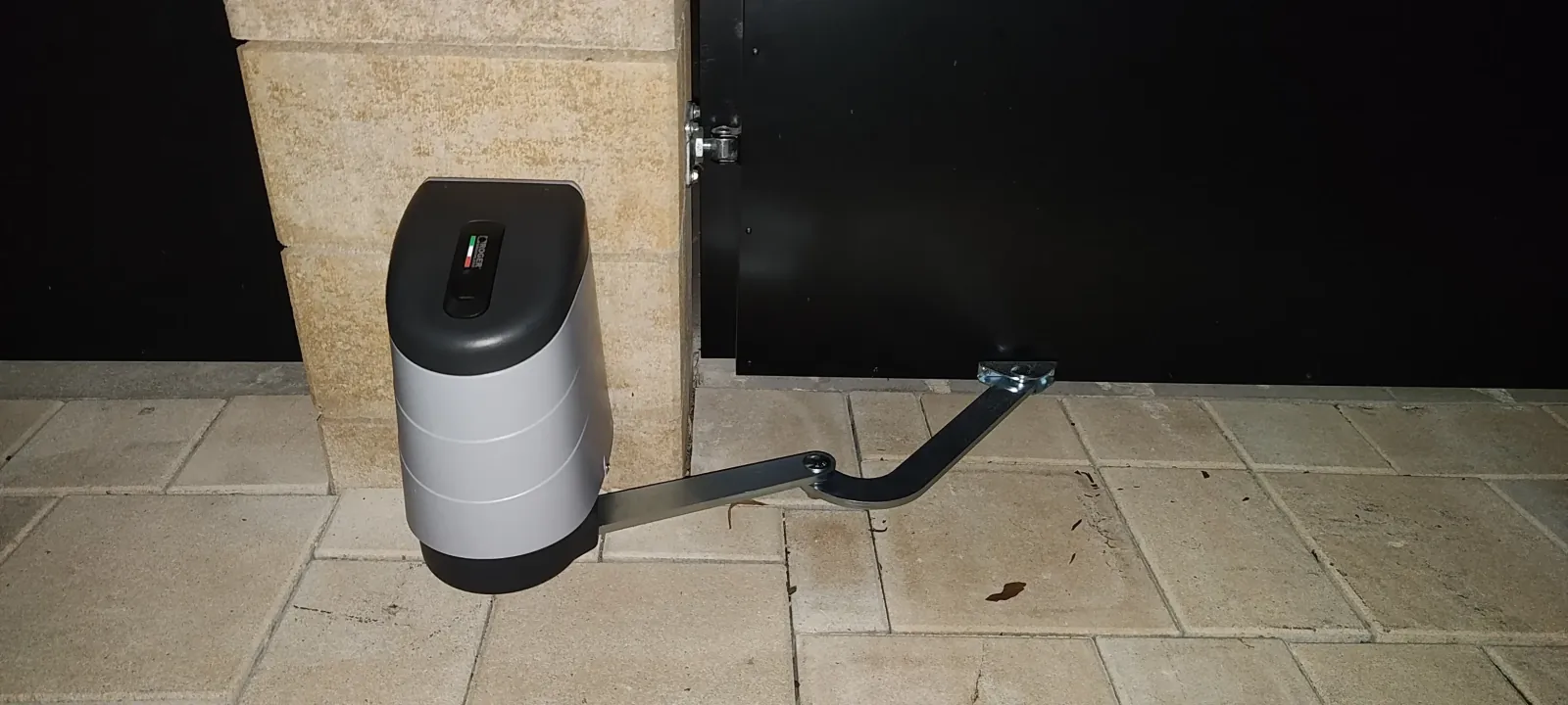 roger krídlový pohon ay 255 ľavý, Lehnice