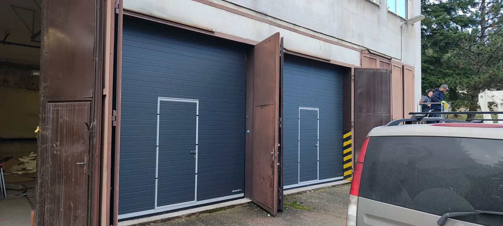 Sekčná priemyselná brána DoorHan, Topolčianky